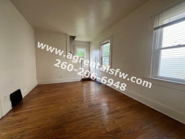Building Photo - 2 Bedroom House