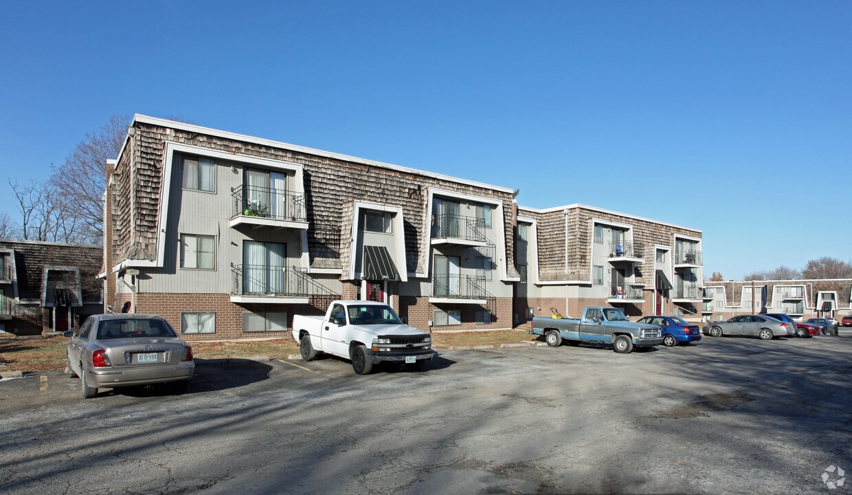 Suncrest Apartments 9805 E 61st St Kansas City, MO Apartments for Rent in Kansas City