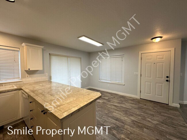 Foto del edificio - 3 Bedroom House in Happy Valley