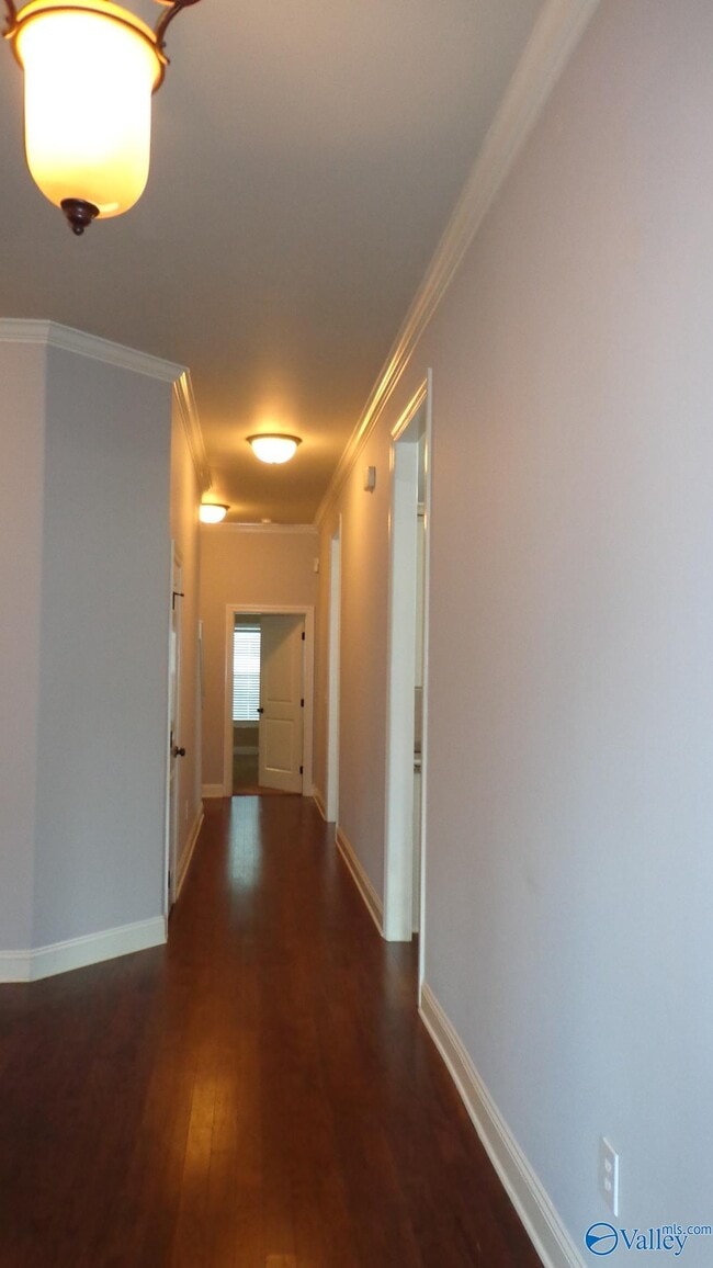 Building Photo - 2444 Bell Manor Dr SW