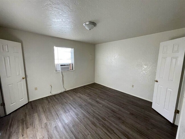 Foto del edificio - 1502 NW Kingsbury Ave