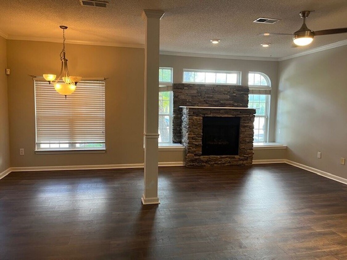 Primary Photo - Spacious 2 bedroom 2 bath available now!