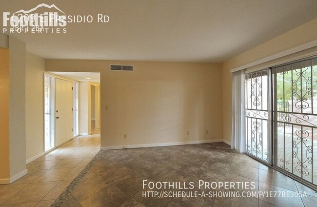 Building Photo - 2 BR 2 BA Central Townhouse