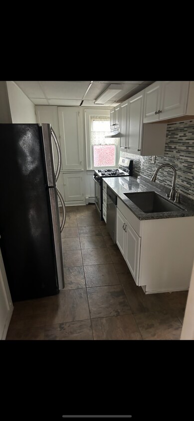 Primary Photo - 130 N Oakland Ave