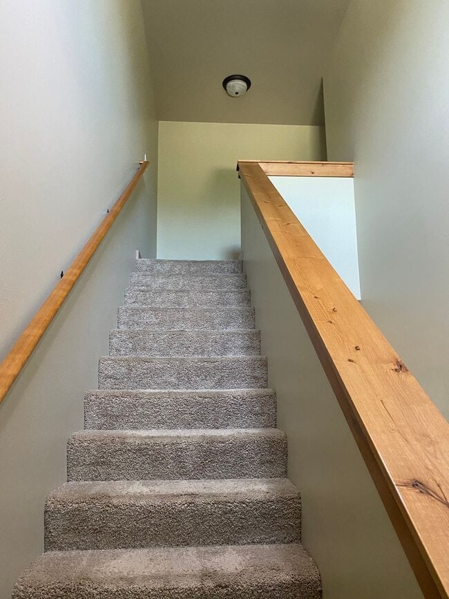 Building Photo - 3 Bedroom, End Unit, Condo in Bozeman