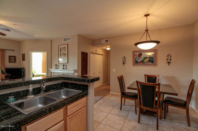 Building Photo - 1500 E Pusch Wilderness Dr