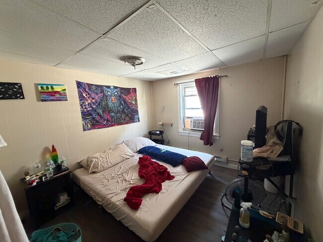 Bedroom 1 - 93 Pleasant St