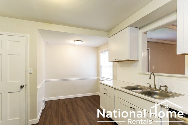 Building Photo - 1368 Villa Dr