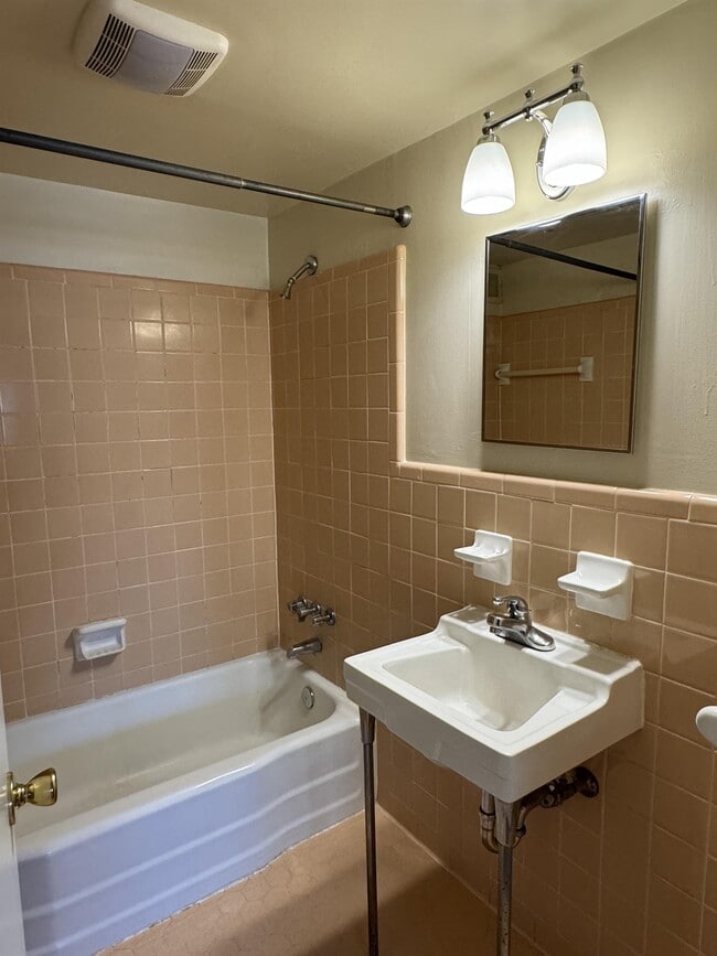 Photo - 210 Westview Dr Townhome