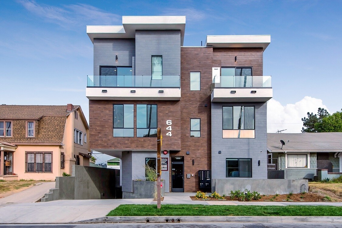 644 Normandie Townhomes Apartments in Los Angeles, CA