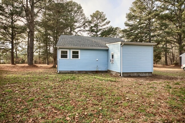 Building Photo - 40 Lilac Ln