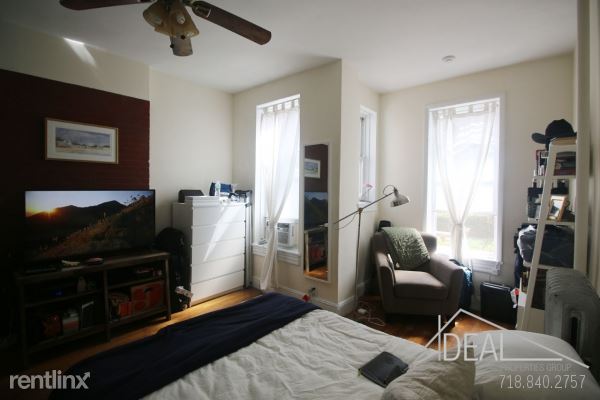 Primary Photo - 34 Middagh St