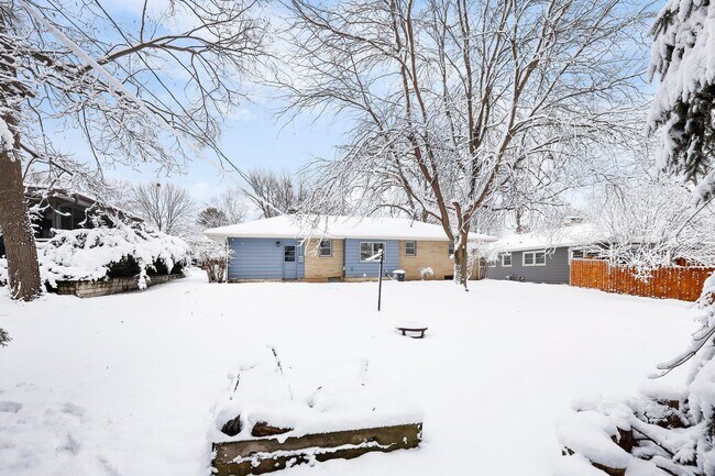 Building Photo - 3618 Cascade Rd