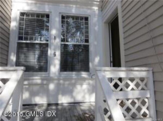 Building Photo - 68 Mason St