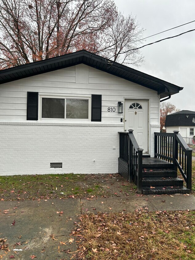 Primary Photo - 810 South Ave