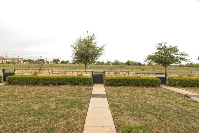 Building Photo - 315 N Heatherwilde Blvd