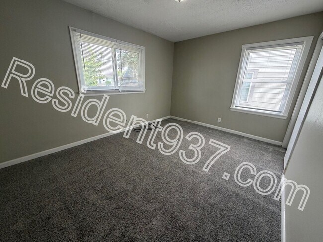 Foto del edificio - 1047 Blakley Dr
