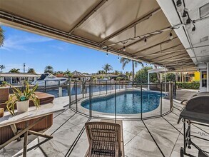 Building Photo - 440 SE 8th Ave