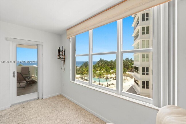 Building Photo - 5001 Collins Ave