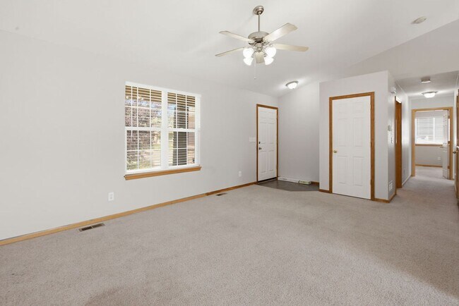 Foto del edificio - AVAILABLE NOW –   3 BD, 2 BA, 2 Car Garage - Pet Friendly | Wellington, CO