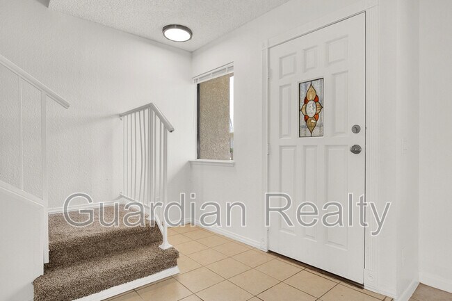 Building Photo - 2639 Jacyra Ave