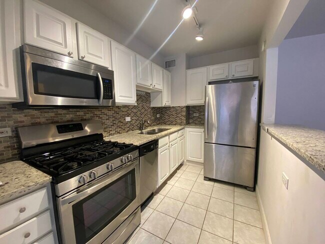 Foto del edificio - 4920 N Marine Dr