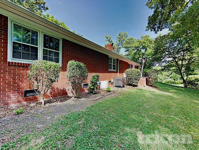 Foto del edificio - 1122 Paramount Cir