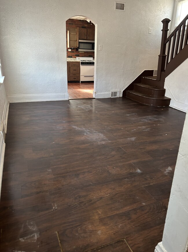 Building Photo - 215 N 4th St