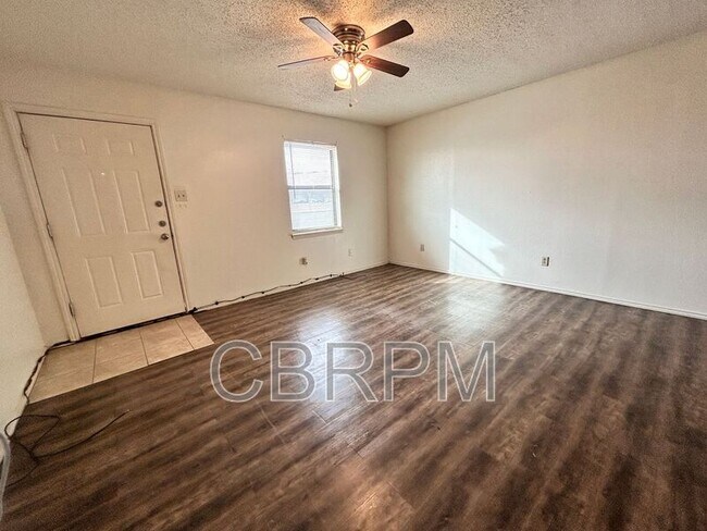 Foto del edificio - 4618 Erskine St