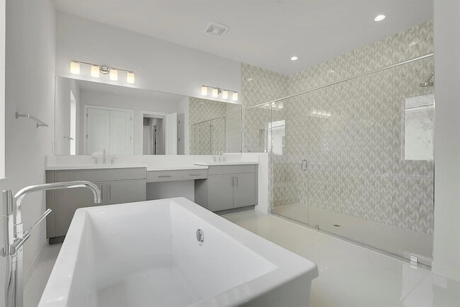 Photo - 9341 Crestview Cir House