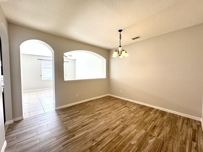 Foto del edificio - 13221 Silver Strand Falls Dr