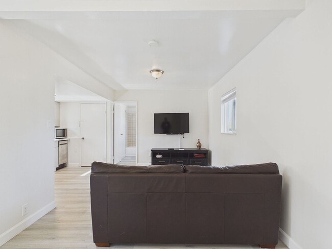 Building Photo - Updated 1BR in Prime Oakland Location | Flexible Furnishing Options
