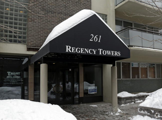 Photo du bâtiment - Regency Towers