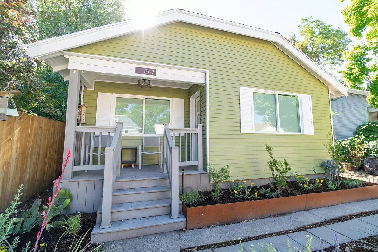 Foto principal - 847 S Lake St