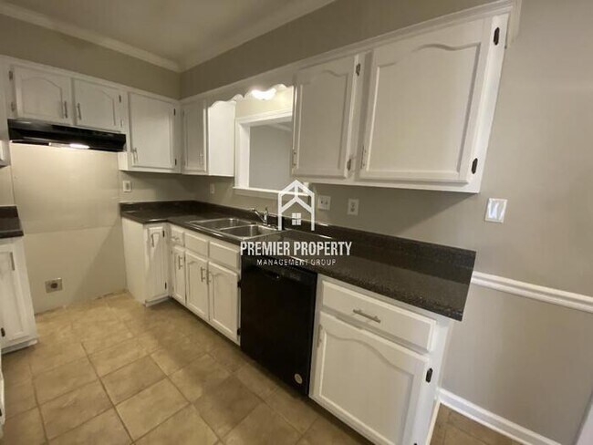 Foto del edificio - 4821 Greenlawn Cove