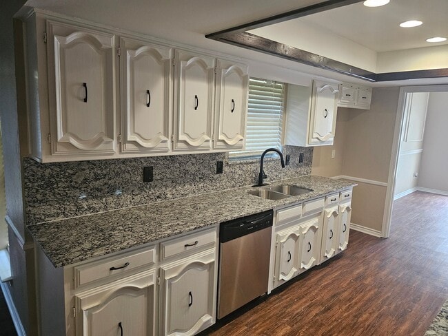 Photo - 1340 Grand Teton Dr (DeSoto, TX) House