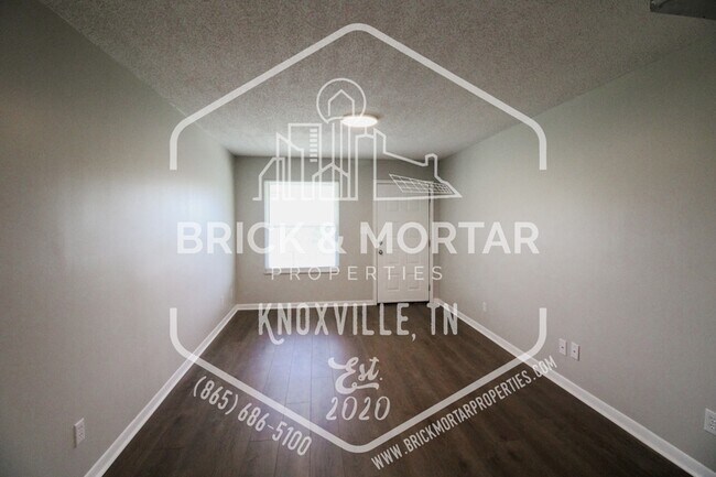 Building Photo - 1015 Clendenen Rd