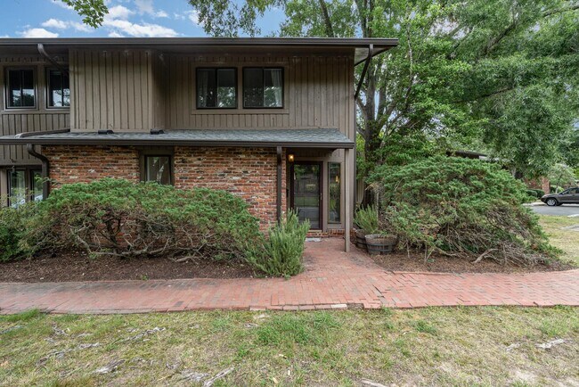 Foto del edificio - 1408 Oak Tree Dr