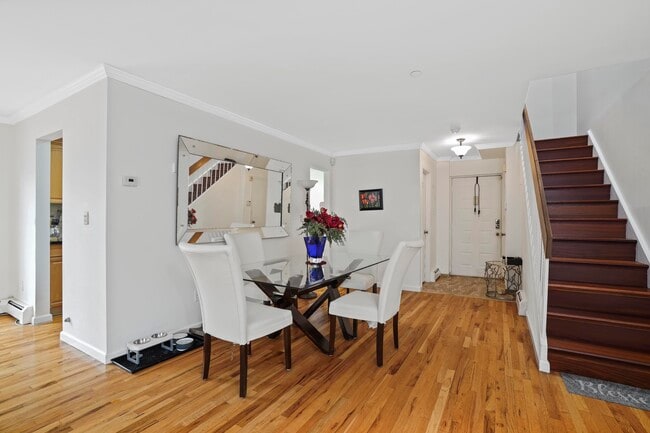 Comedor - 55 N Broadway