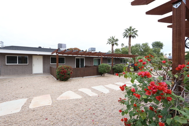 Building Photo - 2206 s granada drive # 3, tempe az