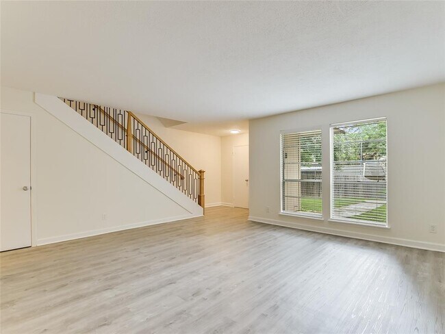Foto del edificio - 700 Castle Ridge Rd