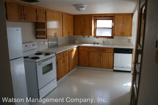 Building Photo - 9126 E Broadway Ave