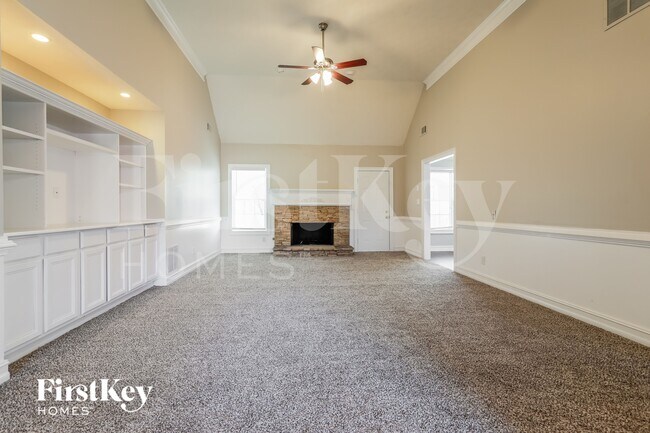 Building Photo - 715 Roland Manor Dr