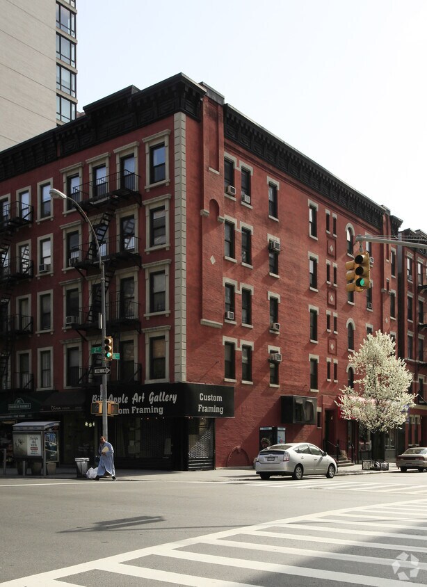 Primary Photo - 1456 Second Ave
