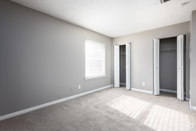 1BR, 1BA - Bedroom - Hunt Club Apartments, LLC