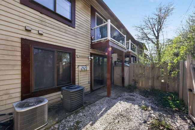 Photo - 122 Chelsea Cir House