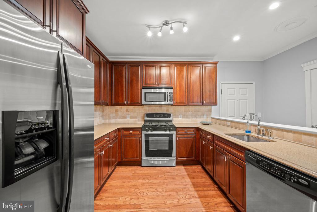 Primary Photo - 200 W Elm St