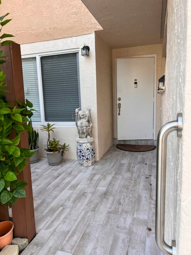 Foto del edificio - 8249 NW 9th St