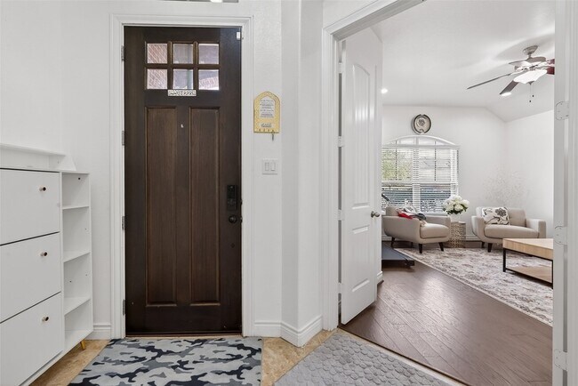 Foto del edificio - 6515 Sterling Shores Ln