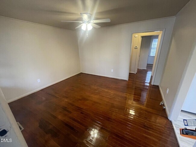 Foto del edificio - 429 Rose Ln